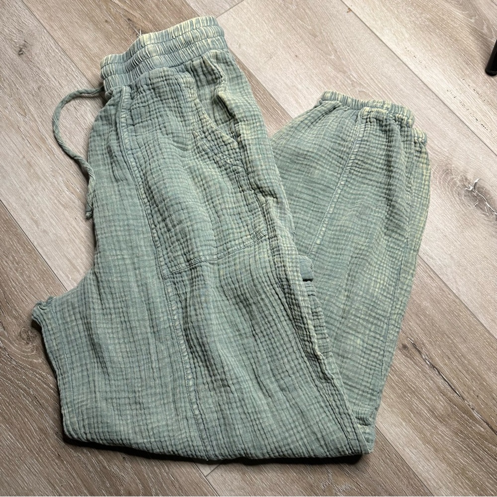 New In Olive Green Cotton Gauze Women's Cargo Joggers